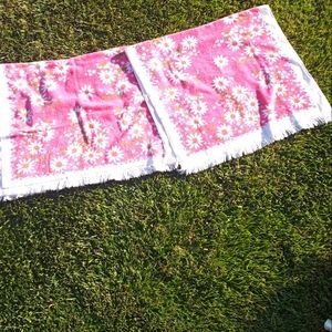 Vintage 70's Daisy Bath Towels